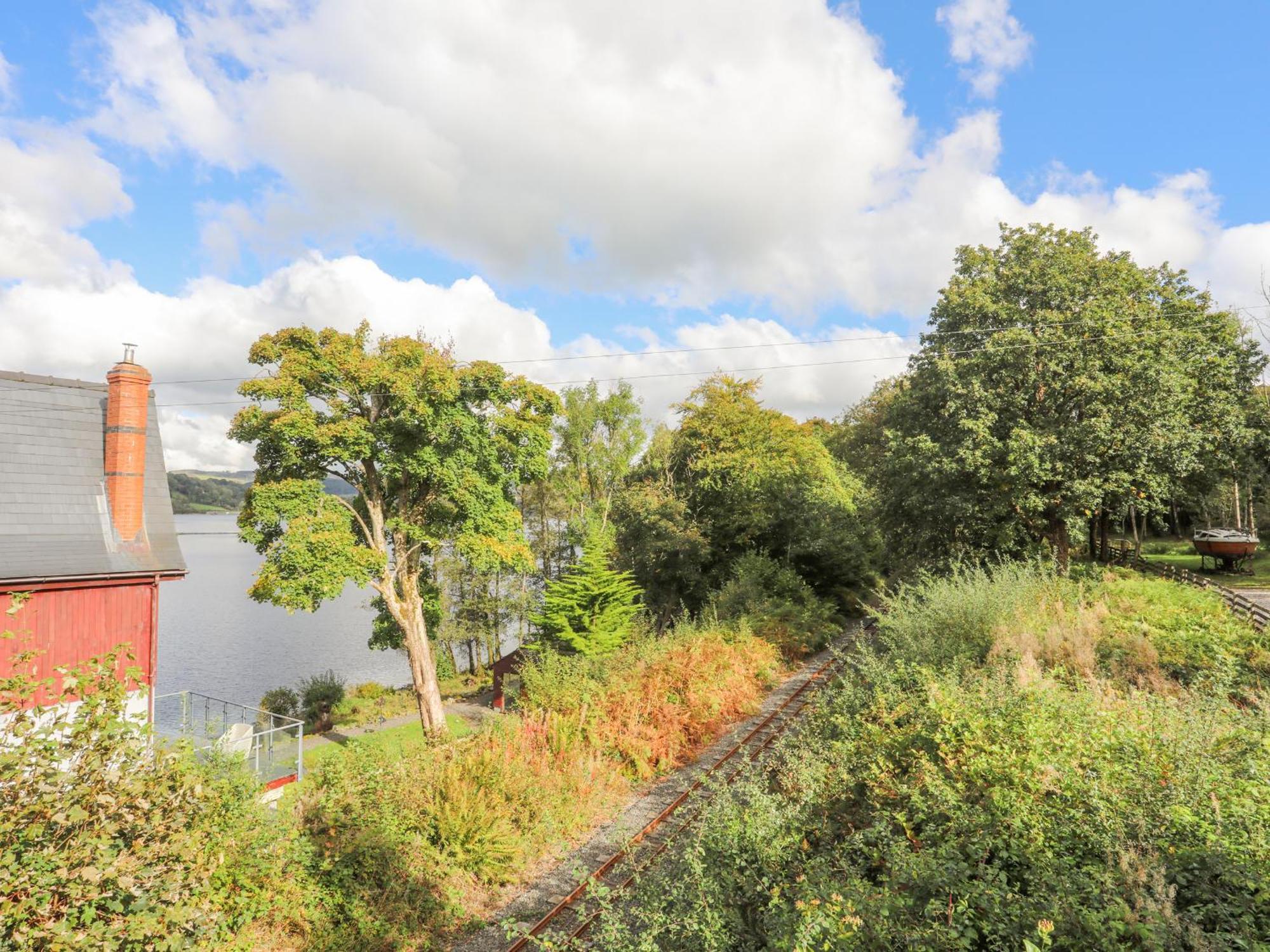 Tegid Lakeside - Bala Lake Apartment Exterior photo