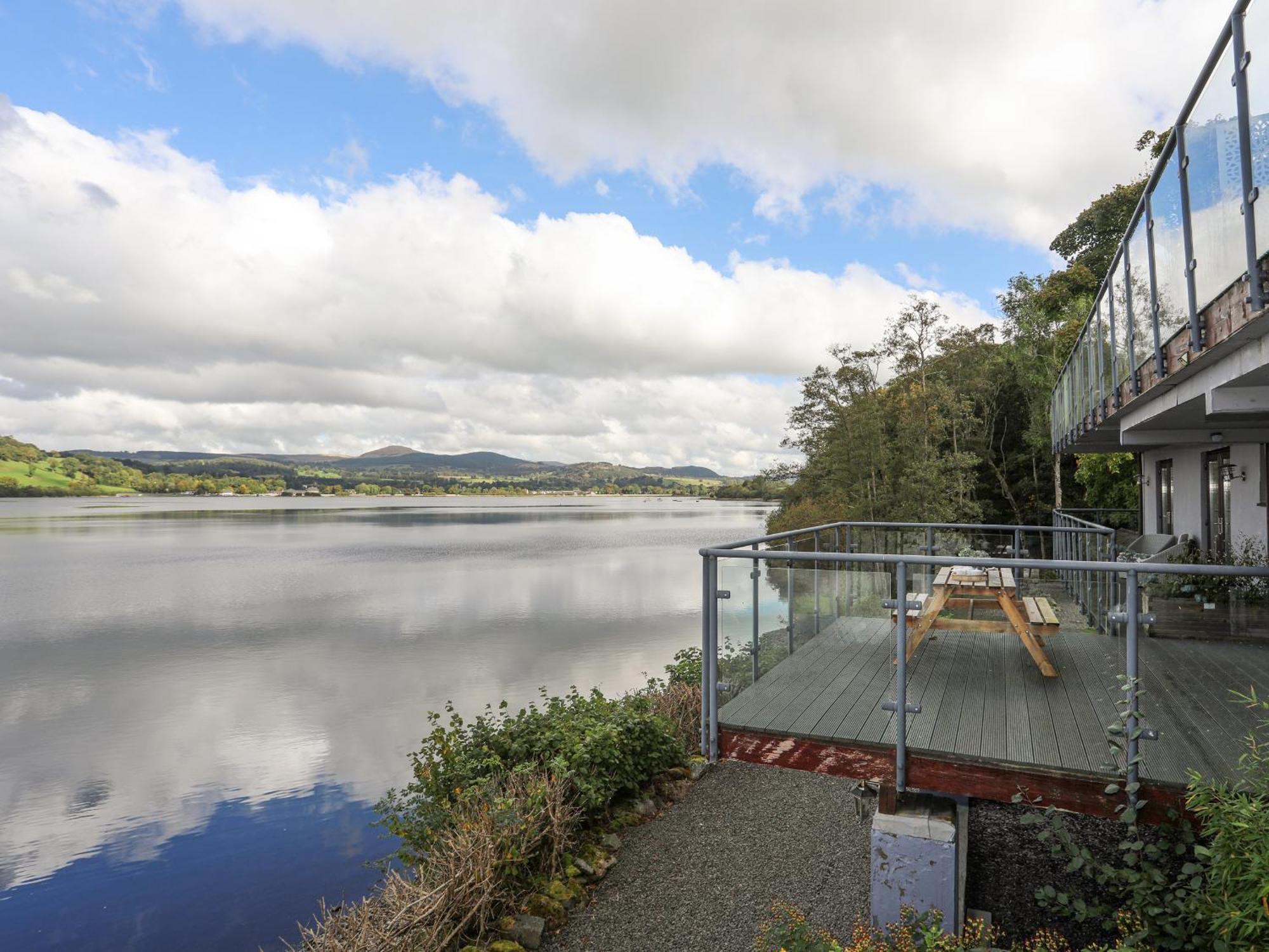 Tegid Lakeside - Bala Lake Apartment Exterior photo