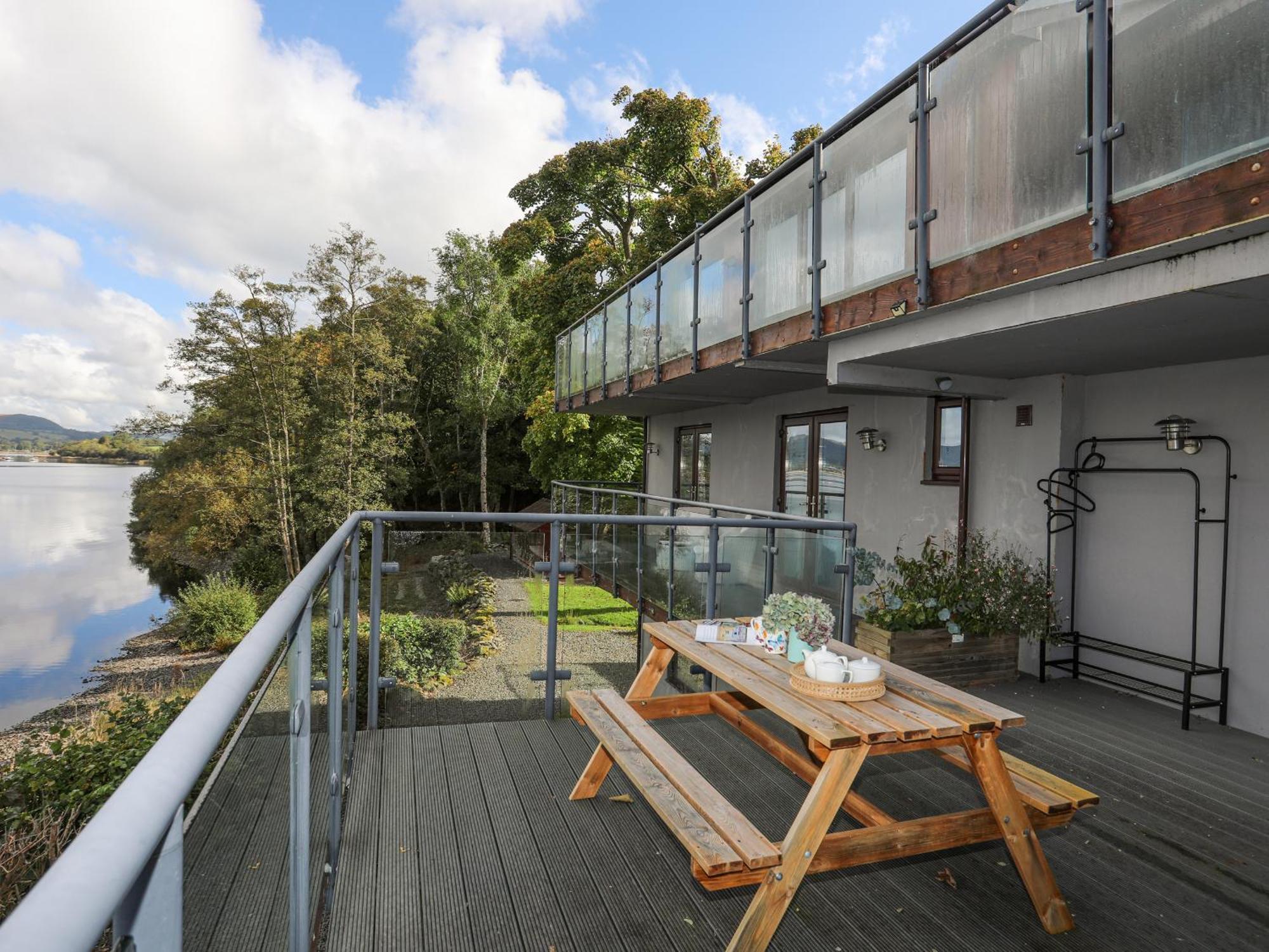 Tegid Lakeside - Bala Lake Apartment Exterior photo